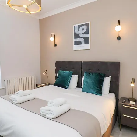 The Salisbury Sleeps 4 Classic * Scarborough