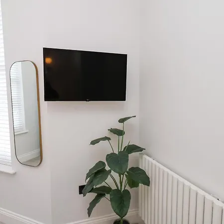 The Salisbury Sleeps 4 Classic Apartmán *