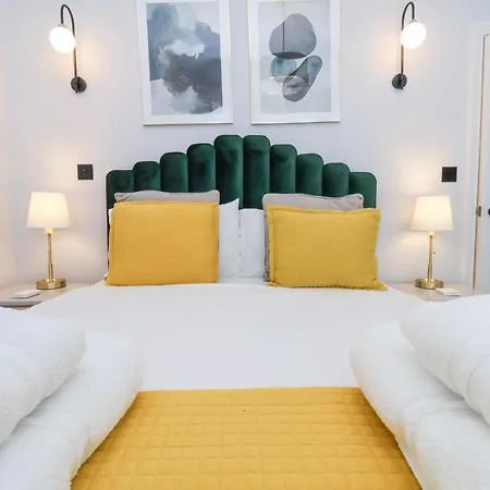 The Salisbury Sleeps 4 Classic *