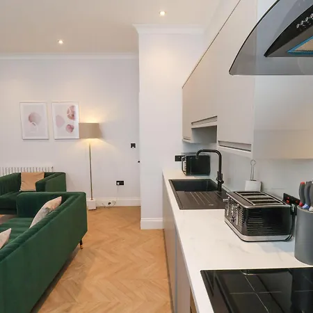 Apartment The Salisbury Sleeps 4 Classic *