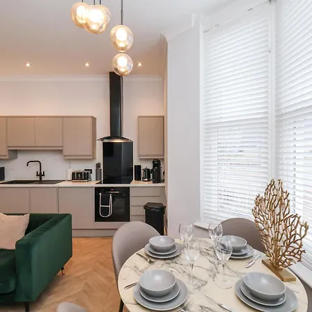 The Salisbury Sleeps 4 Classic * Scarborough