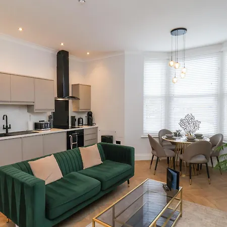 Apartment The Salisbury Sleeps 4 Classic *