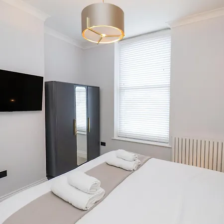 The Salisbury Sleeps 4 Classic *
