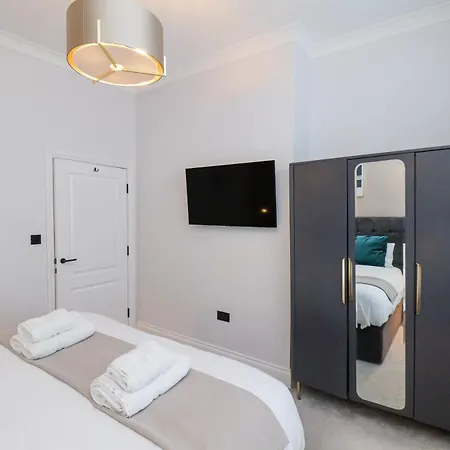 Apartment The Salisbury Sleeps 4 Classic *